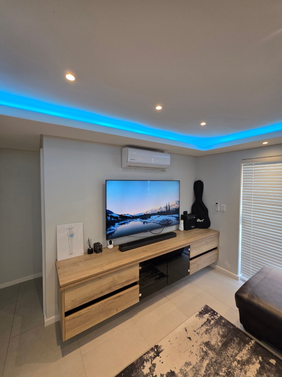 2 Bedroom Property for Sale in Lansdowne Western Cape